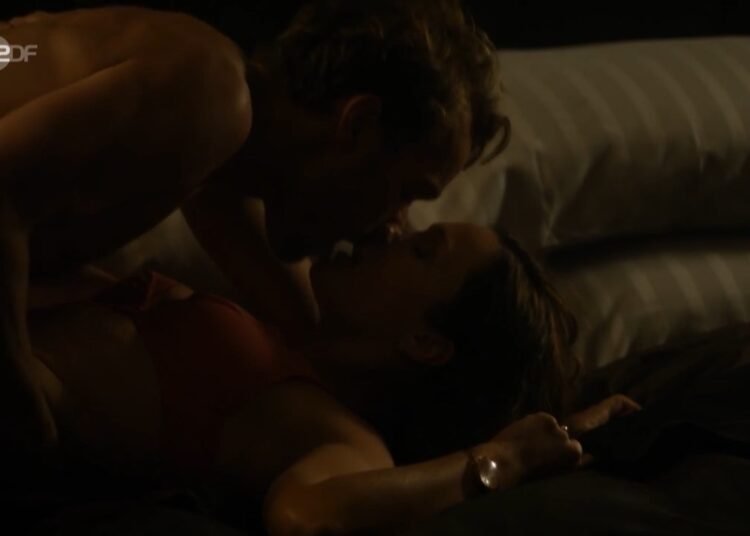 Isabella Krieger Sexy Scene in Rosamunde Pilcher