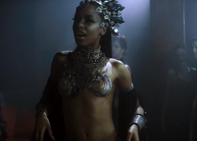 Aaliyah Nude Sex in Queen of the Damned